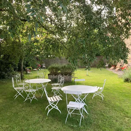 Chateau De Cauderoue 4*