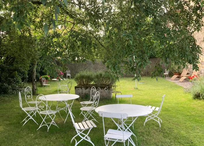 Chateau De Cauderoue 4*